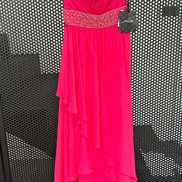 Pronovias Dress - Picture 3 of 5